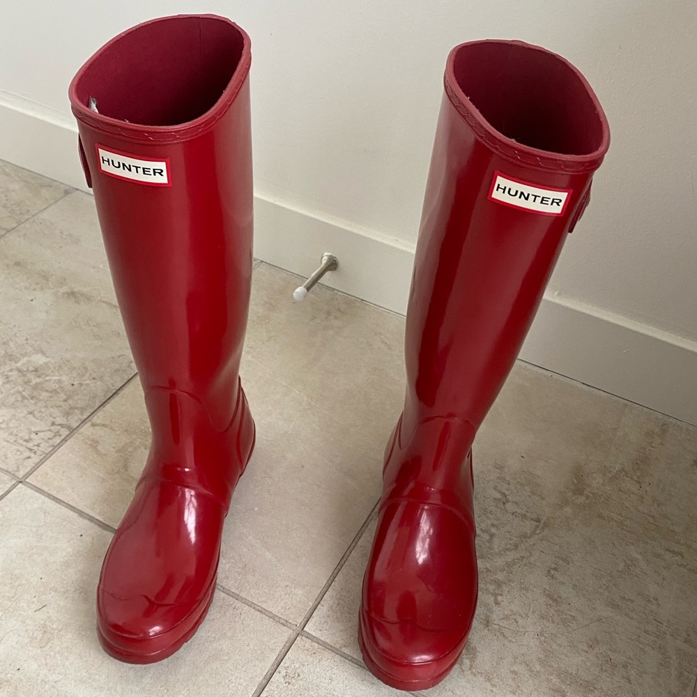 Hunter original tall gloss rain boots- Red, women’s size 7
